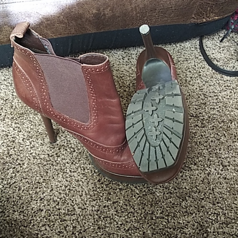 Shoes - Picture 2 of 4